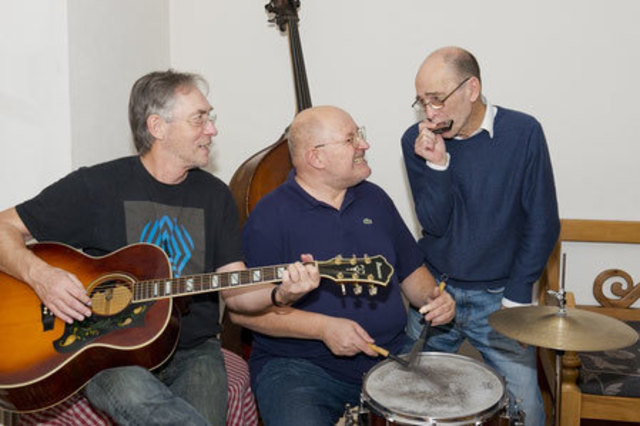 Günter Wolkerstorfer (Gitarre, Slidegitarre, Gesang), Martyn Park (Mundharmonika, Gesang), Rudy Pfann (Schlagzeug, Kontrabass, Gesang) spielen am 2. Februar ab 21 Uhr "alte Hadern" aus den 60er, 70er und 80er Jahren.