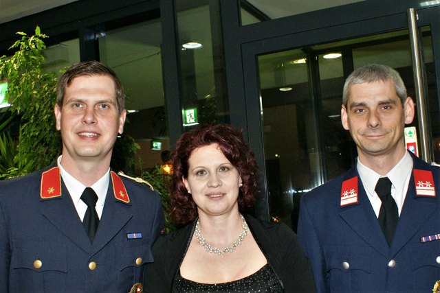 Empfingen die zahlreichen Gäste: Stefan, Klaudia und Oliver (v.l.)