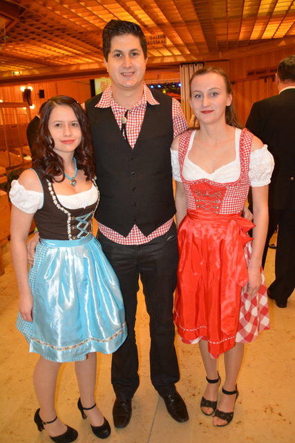 Yvonne Kuich und Hedda Elishuber nahmen Robin Zapfel in ihre Mitte.