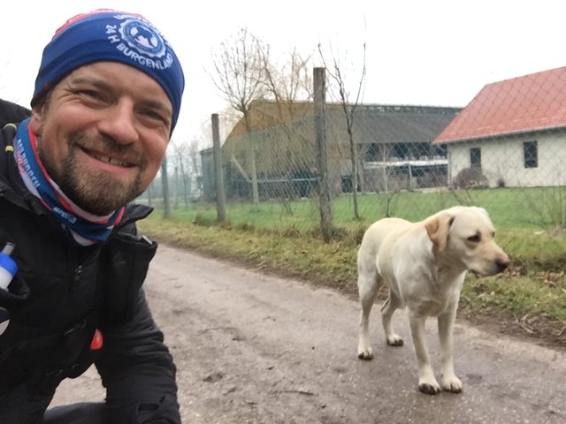 Ein lustiger Begleiter auf der Tour