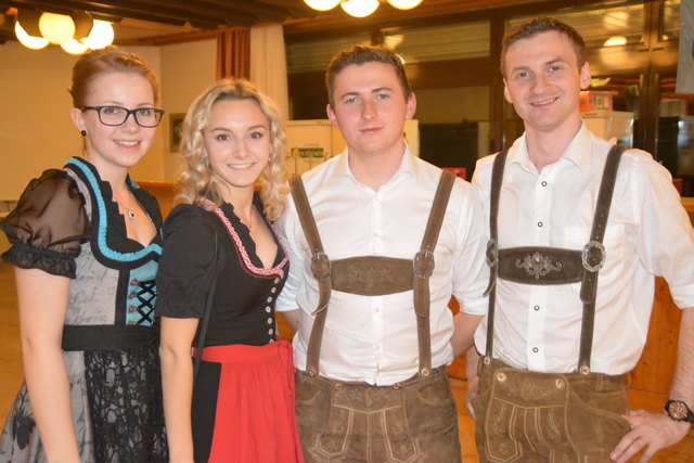 Die Landjugend präsentiere sich in Tracht.