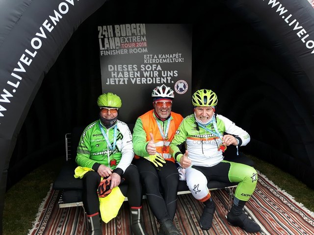 ÖAMTC Hrinkow Bikes Steyr Nach 360 km im Ziel vl.nr. Schoiber Helmut, Fröhlich Rainer und Johannes Markovsky