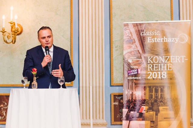 Kulturlandesrat Hans Peter Doskozil begrüßte die Premierengäste | Foto: Esterhazy/Josef Siffert