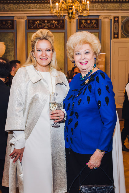 Prominente Premierengäste: Opernsängerin Nina Adlon und Society-Lady Birgit Sarata | Foto: Esterhazy/Josef Siffert