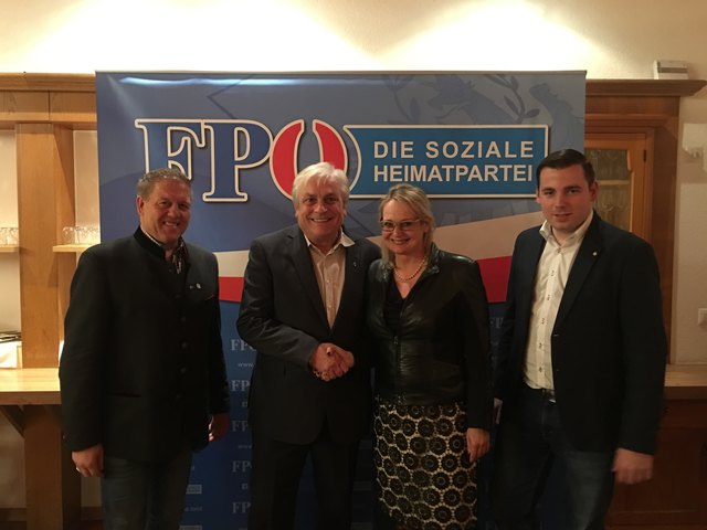 Walter Thaler, Kurt Mayer, Carmen Schimanek und Christofer Ranzmaier nach dem erfolgreichen Parteitag (v.l.). | Foto: FPÖ