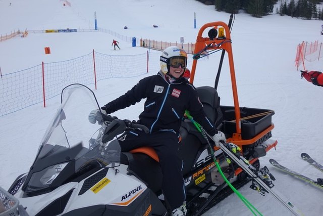 Conny Hütter versuchte sich am Skidoo. Foto: Blinzer
