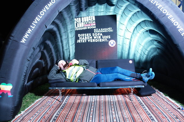 Endlich im Ziel. Auf dem Finisher Sofa :)