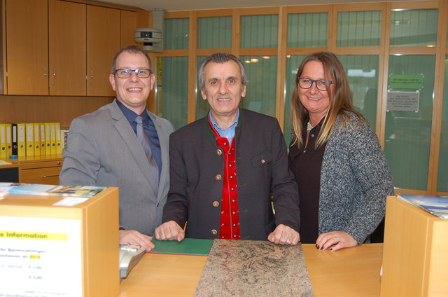 Übergabe: A. Hermanig (links), R. Ebner und Patricie Wernig | Foto: KK