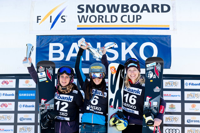 Julia Dujmovits gewann vor den beiden deutschen Fahrerinnen Selina Jörg und Ramona Hofmeister. | Foto: Miha Matavz/FIS