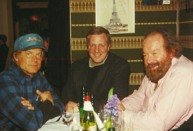 Bud Spencer (rechts) und Terence Hill (links) mit Conny de Beauclair beim Schnitzelwirt in Wien. | Foto: Conny de Beauclair