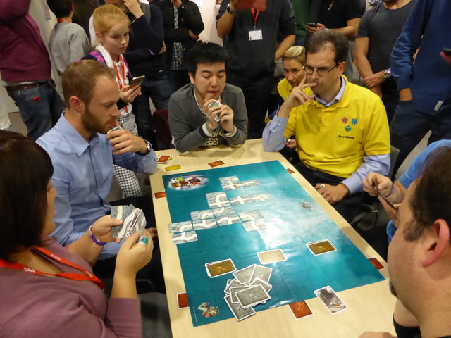 Am Finaltisch bei der Saboteur-WM: Bernhard Wieczorek, Horace Chan und Thomas von der Have (v.r.). | Foto: Bernhard Wieczorek