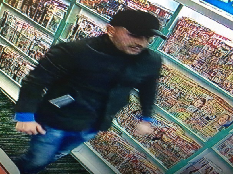 Der zweite Mann stahl in der Zwischenzeit Bargeld und ein Sparbuch