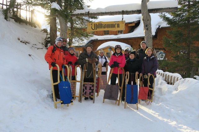 Bei herrlichem Winterwetter unternahmen die sportlichen Pensionisten der Ortsgruppe Leisach kürzlich eine Rodelpartie auf der Dolomitenrodelbahn Tristach. | Foto: Peter Kalser