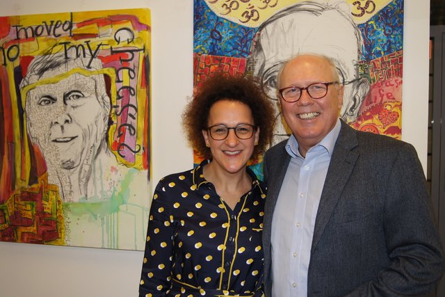 Laudator Emmerich Schwemlein stellte den Besuchern der Vernissage Leben und Werk der Künstlerin Elisabeth Schratl vor.                                               Foto: Robert Kalss