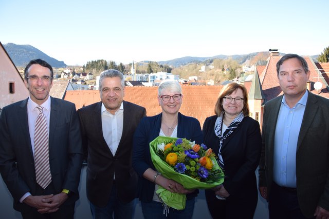 Planen enge Zusammenarbeit: Abteilungsvorstand Freydun Ronaghi, Bgm. Gerhard Mock, Frauenärztin Birgit Trippolt-Ulrich, Elke Jenkner (Leiterin der
Vertragspartnerabteilung) und der Gesamtleiter der Barmherzigen Brüder St. Veit Michael
Steiner | Foto: Stadt St. Veit