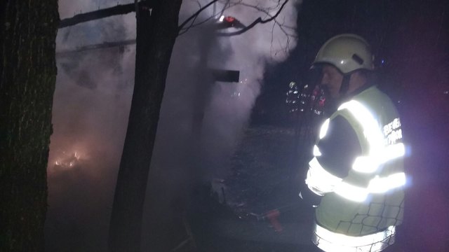 Der abgebrannte Stadl liegt außerhalb des Ortsgebiets, ein 91-jähriger Mann kam ums Leben. | Foto: Feuerwehr Eltendorf