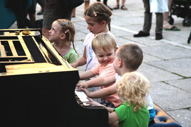 Das "Open Piano for Refugees" darf jeder bespielen. Im Juni tourt der Verein durch die Stadt.