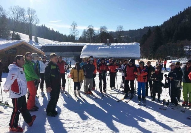 Nicht schlecht gestaunt! Das haben die Schneebotschafter  über die technische Umsetzung der neuen Beschneiungsanlage. | Foto: Loser Bergbahnen / Raich