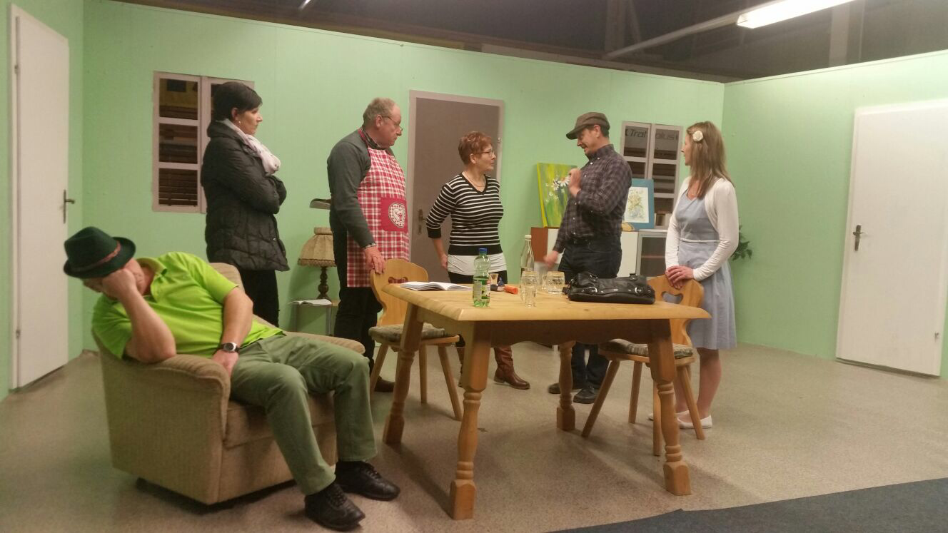 Die Theaterrunde Stallhofen im Einsatz.