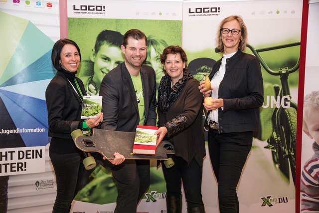 Stehen hinter "Xund und Du 2.0": (v.l.) Sandra Marczik-Zettinig (Gesundheitsfonds Steiermark), Johannes Heher, (LOGO Jugendmanagement), Landesrätin Ursula Lackner, Ursula Theissl (Geschäftsführung LOGO Jugendmanagement)