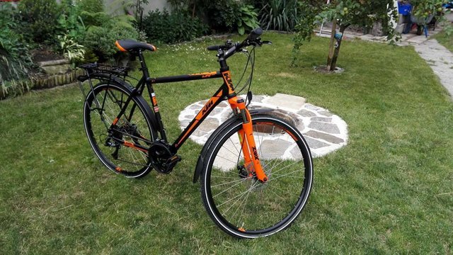 Dieses schnittige KTM-Bike wurde vor der Schule gestohlen. | Foto: privat