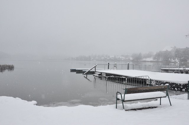 Der idyllische Blick auf den See ist wohl das einzige was der fünfköpfigen Familie bleibt