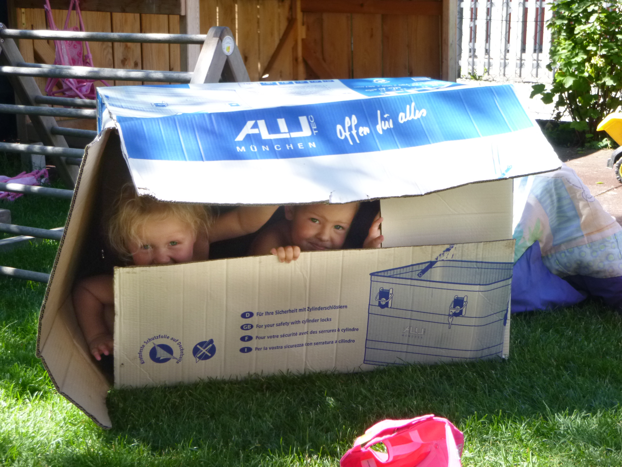 Die Kinder im "Mobile" gestalten ihre Welt.