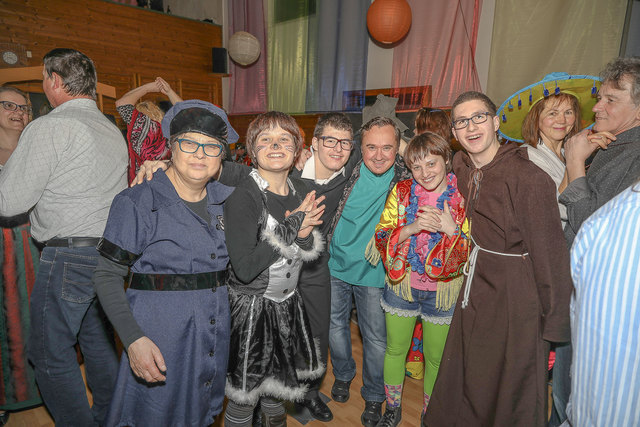 Die verschiedensten Masken waren in der Jahnturnhalle zu sehen | Foto: Jodts / zema-foto.de