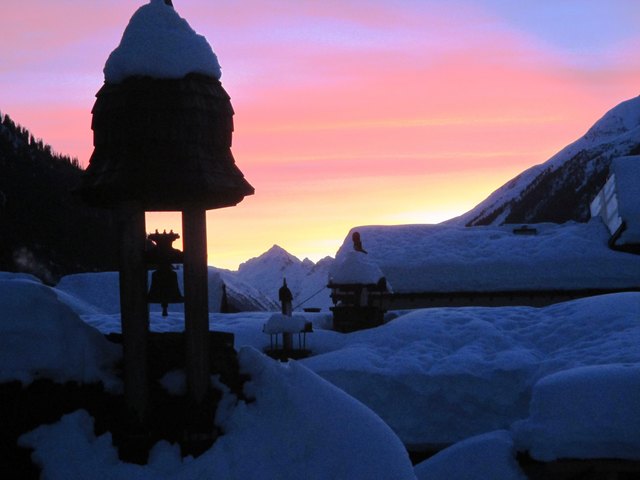 Abendrot im verschneiten Paznauntal(Manuela Pfeifer)