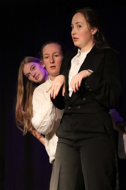Das Stück "Götter wie du und ich" wird im BG/BRG Rohrbach gespielt. | Foto: Foto: Anna Kehrer