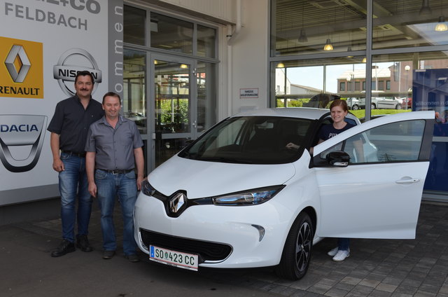 Übergabe des Zoe an Vertreter der Gemeinde. | Foto: Gemeinde