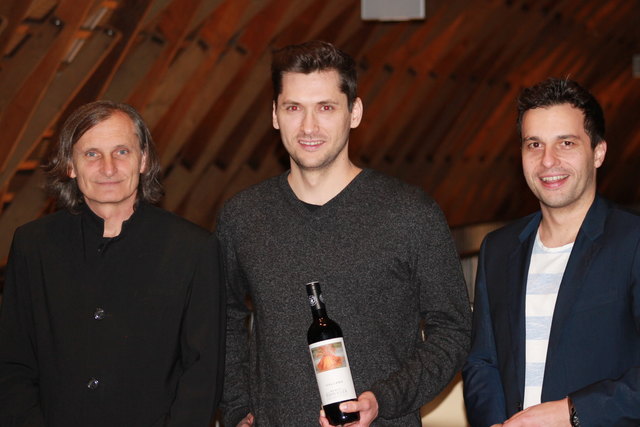 Flotte Sprüche & markante Aussagen bot Alfred Tatar (li.) beim Interview mit Michael Fally (re.). Clemens Reisner (m.) kredenzte den Wein.