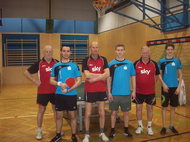 In Rot: Herbert,Karl und Heinz(Landesliga Play-Off D/E Spieler vom  AustriAlpin Fulpmes 3) | Foto: Heinz Leitgeb