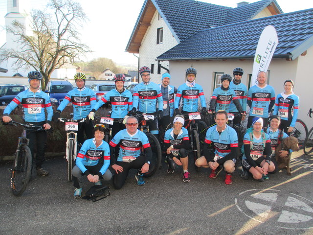 Ein Teil der Sportler beim Dreikönigslauf in Schildorn