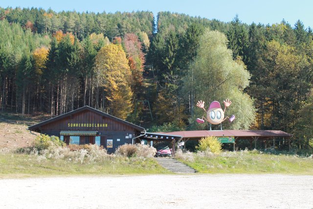 Die Sommerrodelbahn Eberndorf wurde 1983 eröffnet und galt damals als längste Sommerrodelbahn in Kärnten