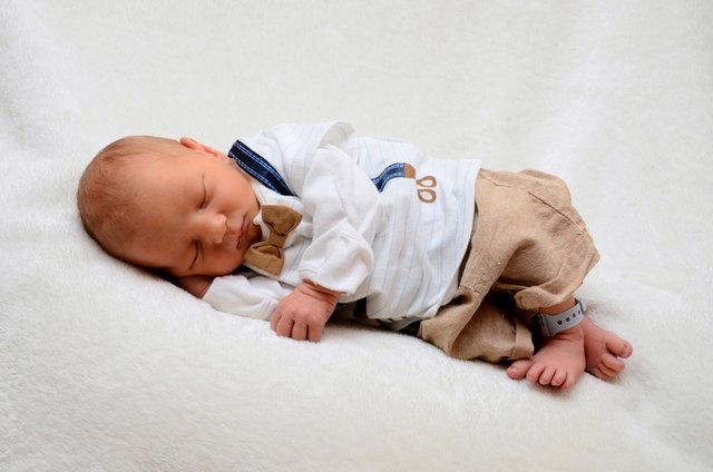 David Datum: 30.5.2017 Eltern: Petra Zechner udn Norbert Heschl Geburtsort: Privatklinik Ragnitz Größe: 50 cm Gewicht: 3280 g | Foto: babysmile