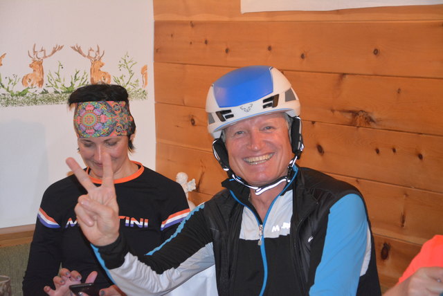 Erwin Wieland strahlt, hat er doch eine Schihelm gewonnen. | Foto: Bezirksblätter Lungau