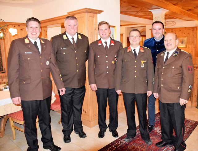 Das bis 2023 gewählte Kommando Bezirks-Kdt.-Stv. Christoph Schipflinger, Fred Haßlwanter, Mathias Payr, Kdt. Hannes Harasser, BM Walter Astner, Josef Trixl (v. li.). | Foto: Roswitha Wörgötter