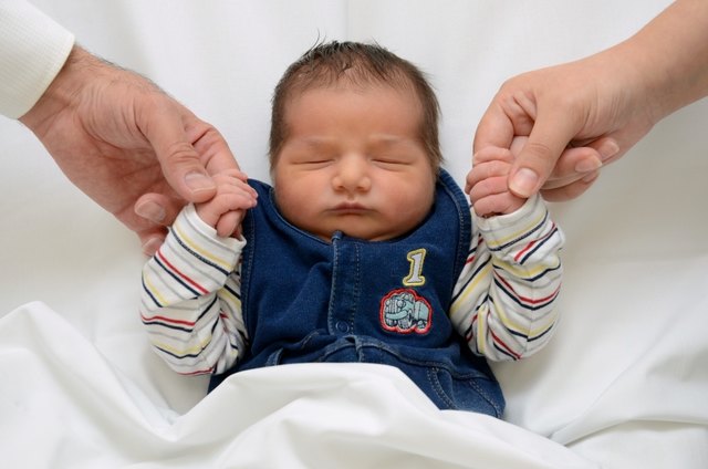 Ilia Datum: 21.5.2017 Eltern: Fatemeh Kamari Bid Korpeh und Morteza Mortazavi Geburtsort: LKH Graz Größe: 56 cm Gewicht: 4410 g | Foto: babysmile