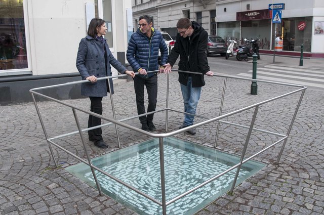 Teile des Forschungsteams bei einem der 1.800 verzeichneten Orte der Erinnerung. | Foto: Wolfgang Unger