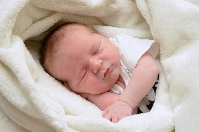 Jonas Datum: 9.6.2017 Eltern: Sabrina und Christian List Geburtsort: Privatklinik Ragnitz Größe: 52 cm Gewicht: 3620 g | Foto: babysmile