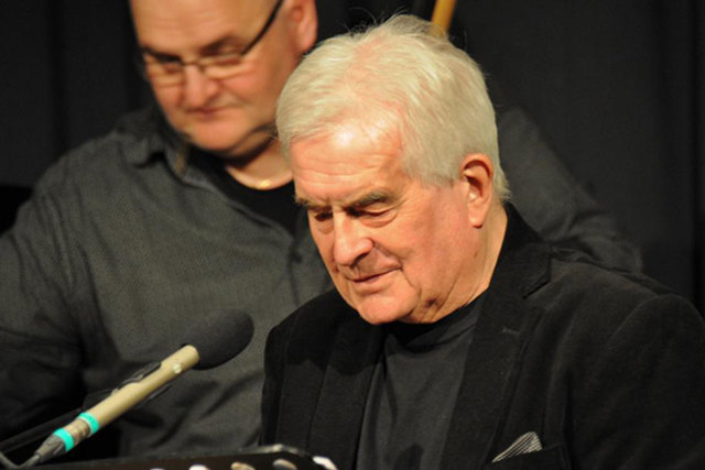 Lesung mit musikalischer Begleitung im Zentrum Feldbach: Frank Hoffmann und am Kontrabass Roland Kramer. | Foto: Prinz/schnappen.at