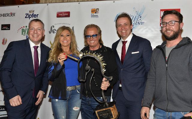 (v.l.) Stefan Schertler (Casino Seefeld), Carmen und Robert Geiss, Martin König (Casino Seefeld), Martin Albrecht (Designer-Schmiede). | Foto: Casino Seefeld, Abdruck honorarfrei