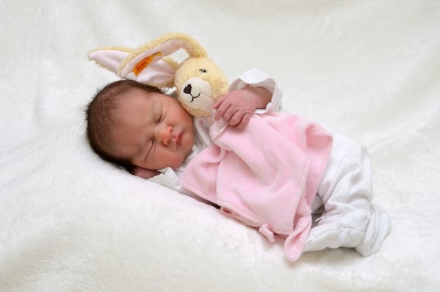 Paula Datum: 24.5.2017 Eltern: Claudia und Thomas Fritz Geburtsort: Privatklinik Ragnitz Größe: 48 cm Gewicht: 3245 g | Foto: babysmile