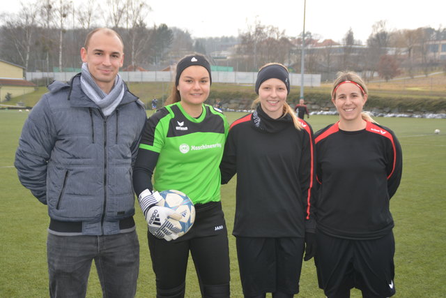 Trainer Michael Erhart, Magdalena Eberhardt, Franziska Thurner und Kapitänin Susanna Koch