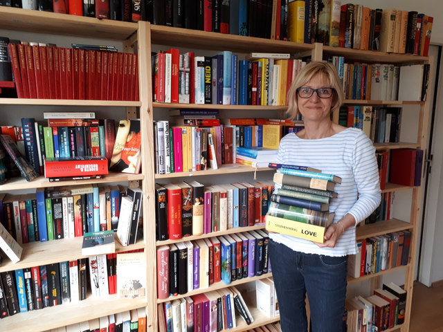 Silvia Hoffmann betreut die Bücherecke in Jois | Foto: Museum Jois