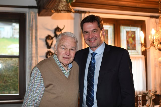 Jubilar Josef Fuchsbauer und Bürgermeister Werner Krammer. | Foto: Stadt Waidhofen