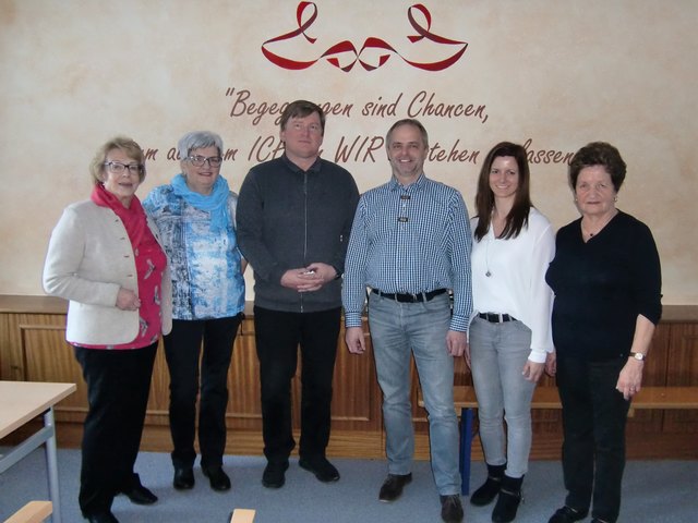 von links: Waltraud Bugelnig (Gründungsmitglied FamiliJa), Christine Berger (Besuchsnetzkoordinatorin Flattach), Christian Stromberger (Referent), Kurt Schober (Bürgermeister Flattach), Ursula Blunder (GF-FamiliJa), Waltraud Kelich( Besuchsnetz Flattach)