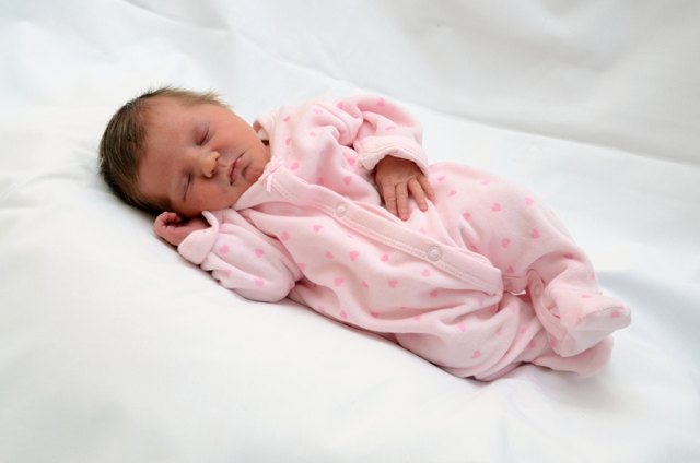 Emily Datum: 23.5.2017 Eltern: Brigitte und Helmuth Rumpf Geburtsort: LKH Graz Größe: 43 cm Gewicht: 2208 g | Foto: babysmile