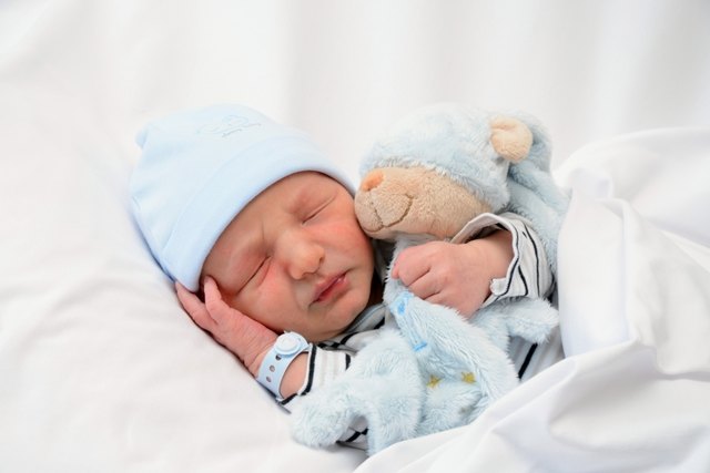 Nail Datum: 28.5.2017 Eltern: Asmira und Alen Deumic Geburtsort: LKH Graz Größe: 51 cm Gewicht: 2970 g | Foto: babysmile